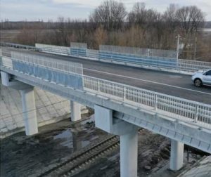 Відкрито рух по відбудованому шляхопроводу біля Ніжина