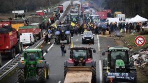 Франция: протест фермеров парализовал движение по многим магистралям