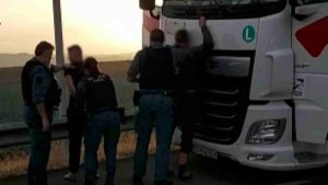 Іспанія: заарештовано злочинців, які крали одяг із вантажівок