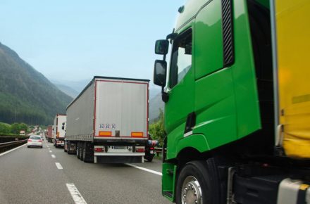 В Польше и Франции в начале следующей недели действуют ограничения на движение грузовиков