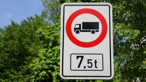 Италия: календарь запрета на движение грузовиков на 2024 год