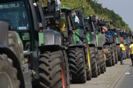 Ассоциации перевозчиков Франции и Испании требуют прекратить блокировки дорог из-за протестов фермеров