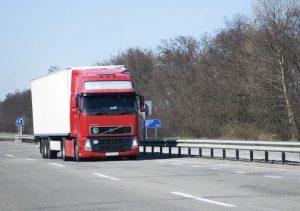 До уваги водіїв! Рух вантажівок на дорогах Чернігівщини буде обмежений