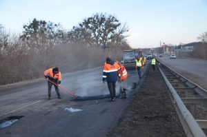 На дорогах Харьковщины активизируются аварийно-ремонтные работы