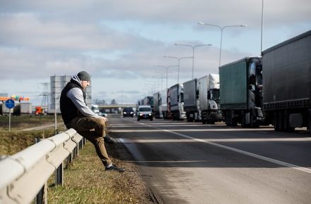 Литовские СМИ: водители из РБ считают, что очереди на границе создают специально