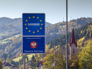 Польща вкотре продовжує контроль на кордоні зі Словаччиною