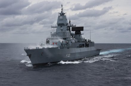 ЕС начинает военную операцию по защите судов в Красном море