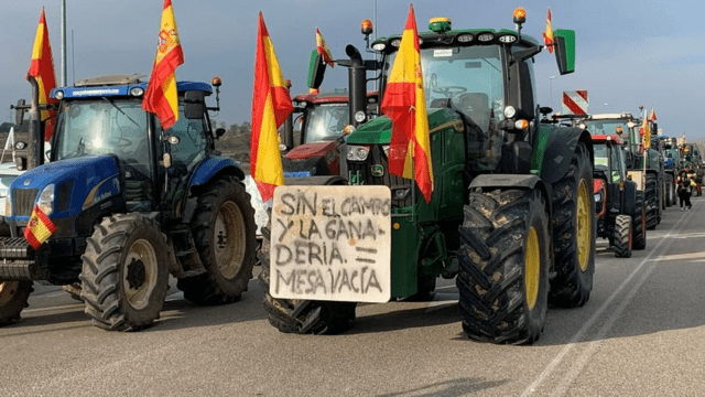 Испания: блокада фермеров затронула более 80 тыс. грузовиков