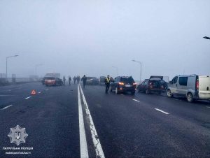 Во Львове произошло масштабное ДТП с участием 27 авто