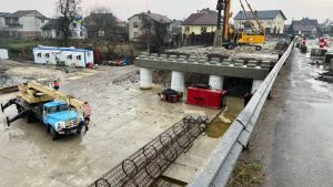 На Львівщині триває будівництво нового мосту через річку Західний Буг