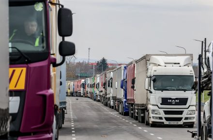 Польща: до терміналу у Корощині на кордоні з РБ утворилася 40-кілометрова черга з вантажівок