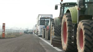 Водители грузовиков Франции: спасибо протестующим фермерам за прибавку к зарплате