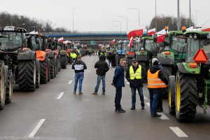 Польша: местные власти начали запрещать фермерам блокировать дороги