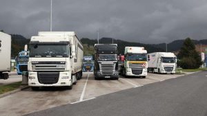 Великобританія: створено робочу групу для покращення ситуації з парковками для вантажівок