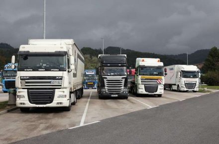Великобританія: створено робочу групу для покращення ситуації з парковками для вантажівок