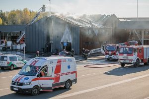 Литва: у пункті пропуску «Мядинінкай» під час перевірки автомобіля з контрабандними цигарками спалахнула пожежа