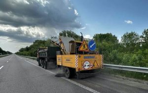В Киевской и Хмельницкой областях ремонтируют дороги