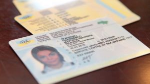 У украинцев могут возникнуть проблемы с обновлением или обменом водительских удостоверений за границей