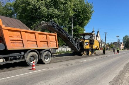 На дорогах України тривають аварійні та капітальні ремонти