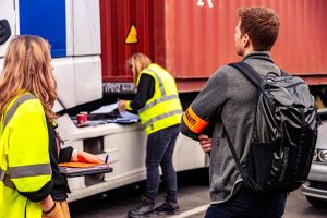 Бельгия: полиция обнаружила массовые нарушения во время проверки грузовиков на парковке в Антверпене