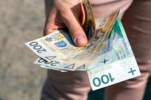 Польша: какой будет минимальная зарплата и почасовая ставка в 2025 году