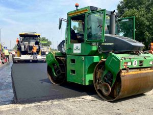 Специалисты восстанавливают дорожное покрытие на Жулянском путепроводе
