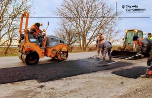 Продовжується ліквідація ям на дорогах у Хмельницькій області