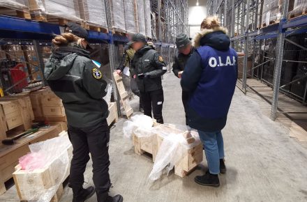 Литва: логистическую компанию подозревают в обходе санкций и поставках товаров в РФ и РБ