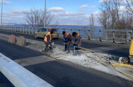 На Варваровском мосту в Николаеве начался ремонт
