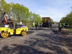 На дорогах Полтавської області ліквідують ями