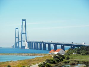 Данія: проїзд по мосту Великий Бельт для іноземних вантажівок з несплаченими штрафами хочуть заборонити