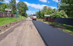 На Прикарпатье продолжаются работы по восстановлению и содержанию дорог
