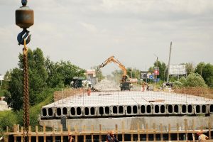 У Київській області триває капітальний ремонт моста на дорозі Р-69.