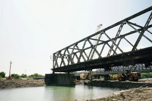 Продолжается реконструкция моста через реку Тересва