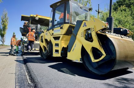 На Днепропетровщине ремонтируют прифронтовые дороги