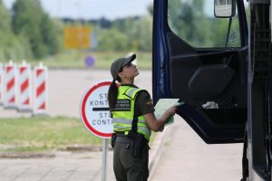 Литва: водіям рекомендують їхати в Польщу через Лаздияй