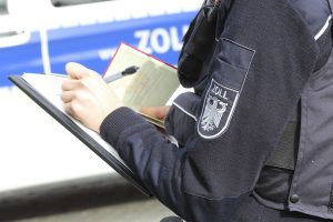 Немецкая таможня взыскала с очередной польской транспортной компании долг прямо на трассе
