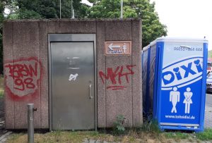 Німеччина: водій подав петицію з вимогою скасувати плату за туалети для водіїв вантажівок