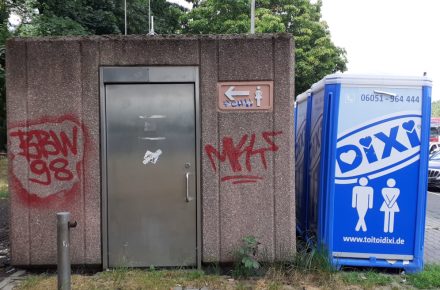 Германия: водитель подал петицию с требованием отменить плату за туалеты для дальнобойщиков
