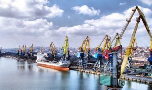АМЭУ: приказ Одесской ОВА и ВМС ВСУ остановил перевалку удобрений в украинских портах