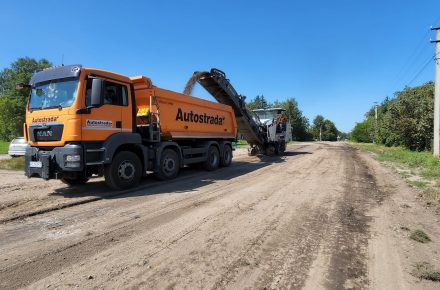 Продолжается ремонт дороги между общинами Житомирщины