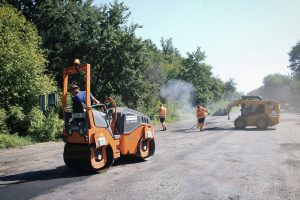 В Житомирской области ремонтируют дорогу Н-02/М-06/