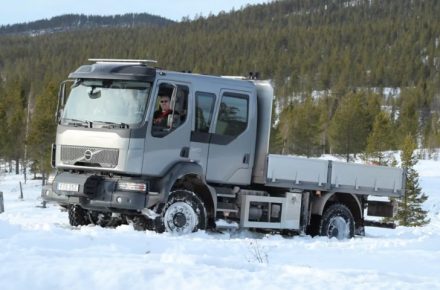 Volvo запускает модернизированный грузовик Volvo FL 4x4