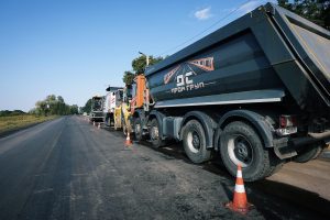 В Киевской области проложили тестовый участок дороги по корейской технологии асфальтирования