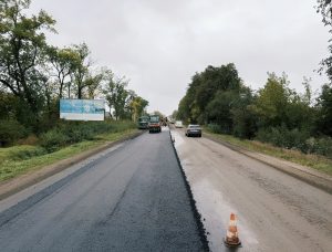 На Прикарпатье асфальтируют участок дороги Н-09 Мукачево – Львов
