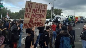 Франция: из-за протестов, продолжающихся с утра, дороги погрузились в хаос