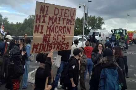 Франція: через протести, які тривають зранку, дороги опинилися в хаосі