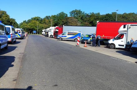 Німеччина: масова перевірка на трасі A3 виявила серйозні порушення у третини вантажівок