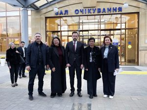 Єврокомісару Марті Кос презентували першу євроколею в Україні