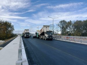 Завершается реконструкцию путепровода во Львовской области